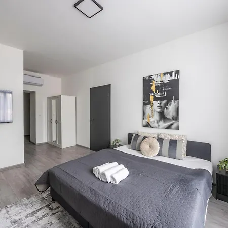 Exclusive & Grand W' 4bedrm, 3bathrm Appartement *